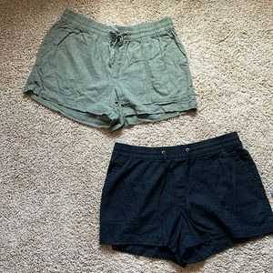 2 for 1! Two pairs of Gap linen shorts, one green, one black, size large